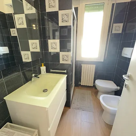 Apartment 2 Min Walk To The In The Centre Of *